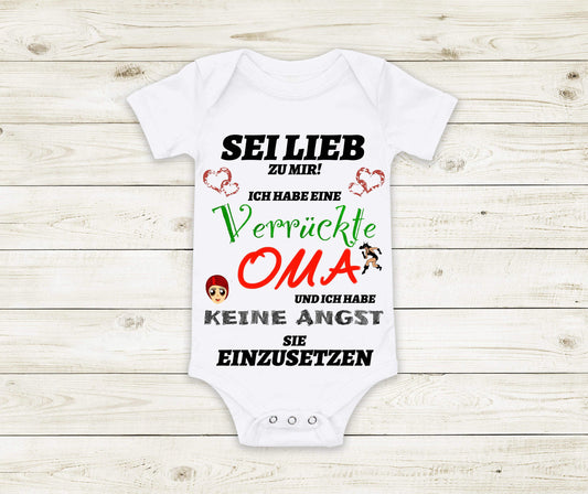 Baby Geschenk Babybody Verrückte Oma - Babybody Strampler weiß kurzarm Geschenk Babyparty