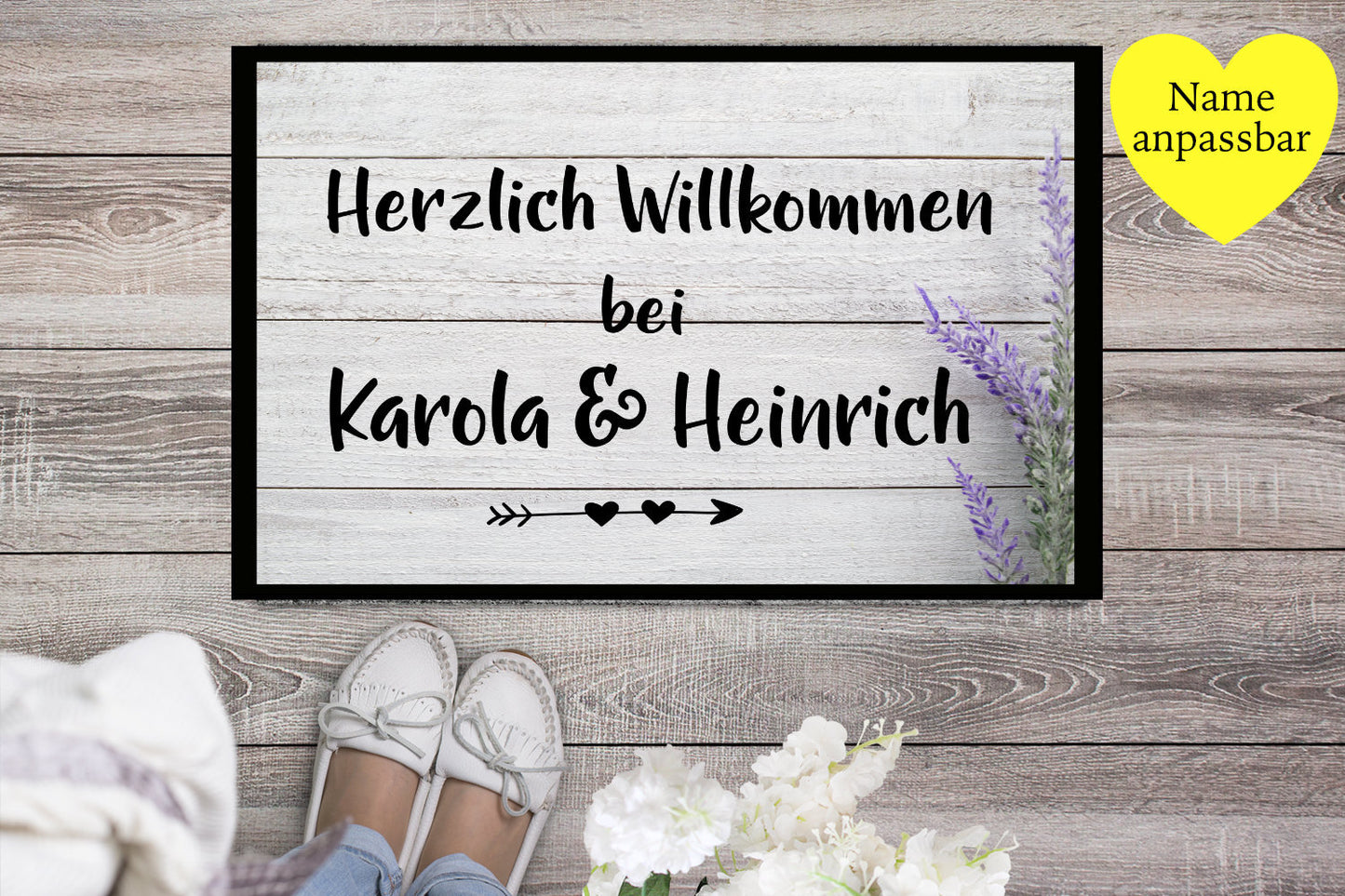 Personalisierbare Fußmatte Willkommen Geschenk Familie anpassbar Holz Optik mit Blume Lavendel