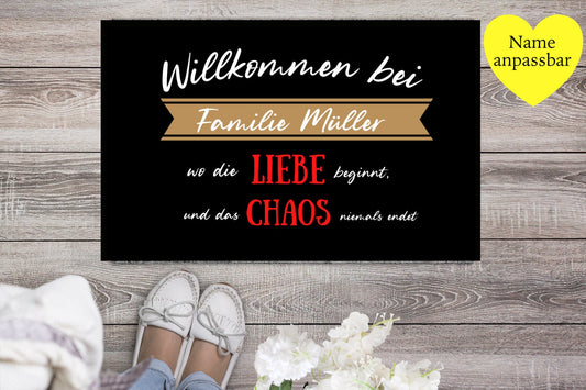 Chaos Fußmatte personalisierbar - Herzlich Willkommen bei ( Wunschtext ) - Personalisiert