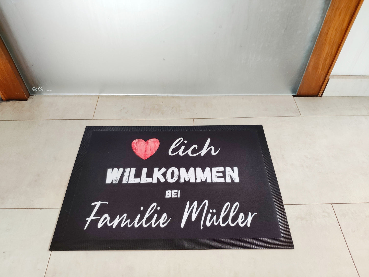 Fußmatte personalisierbar mit Wunschname Holz Herz Text Herzlich Wilkommen bei ( Wunschtext)