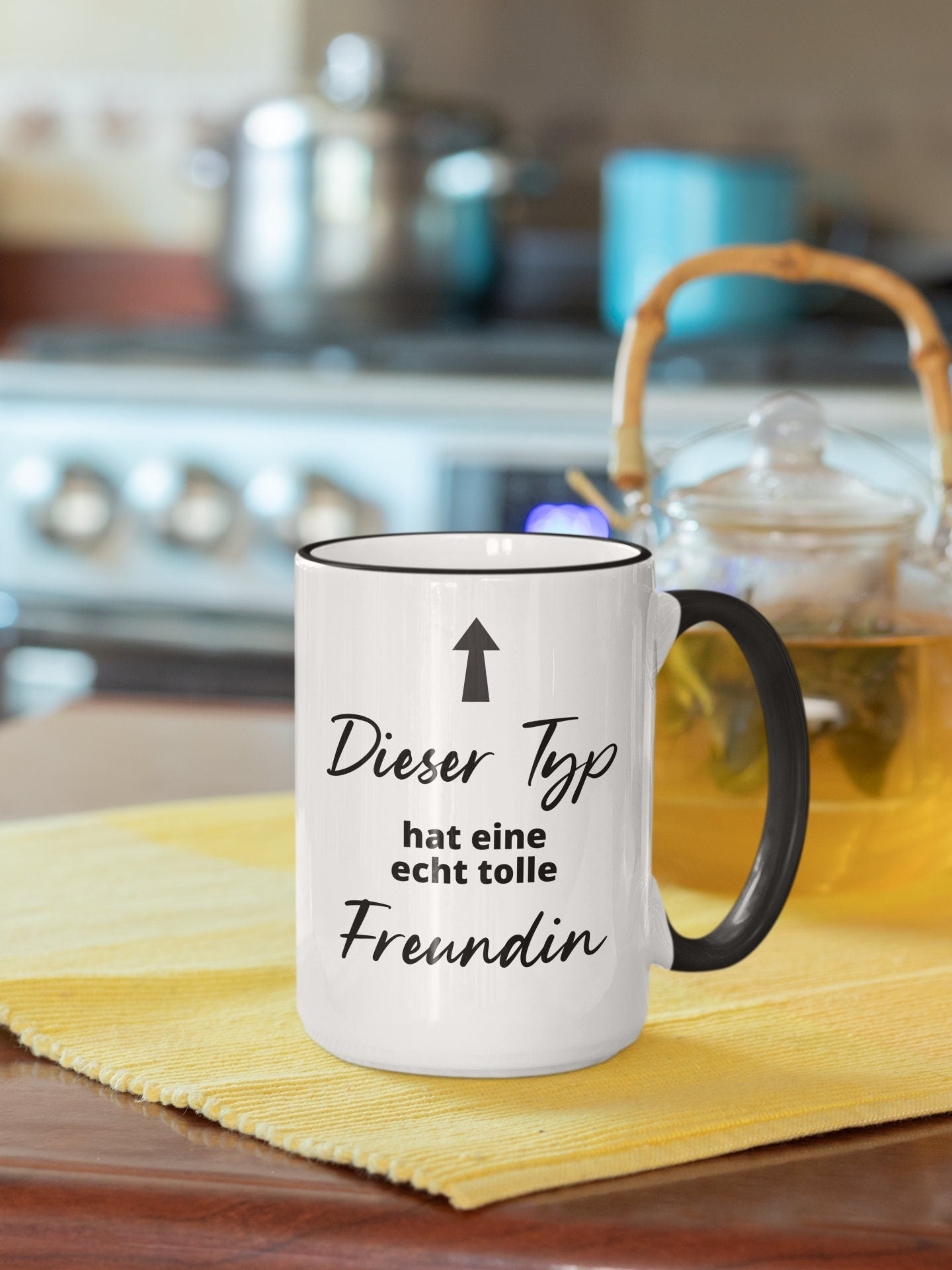 Tasse zum Valentinstag Dieser Typ hat tolle Freundin Geschenk Mann für Männer Geschenkidee Tasse mit Spruch